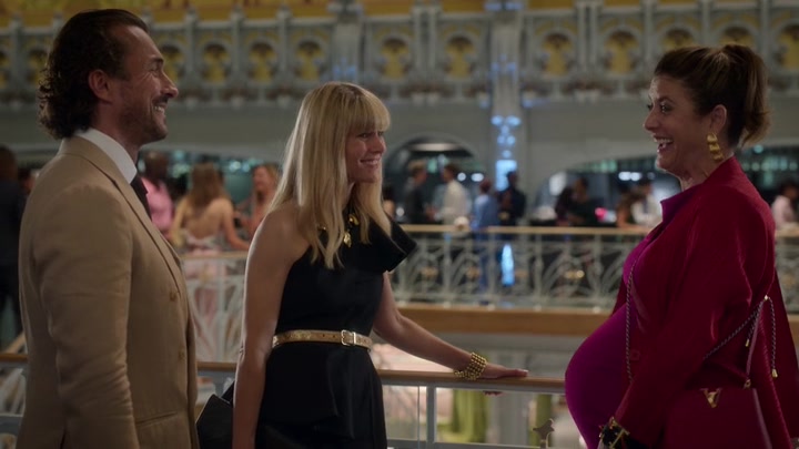 Emily_in_Paris_S02E09_WEBRip_x264-ION10_1979.jpg