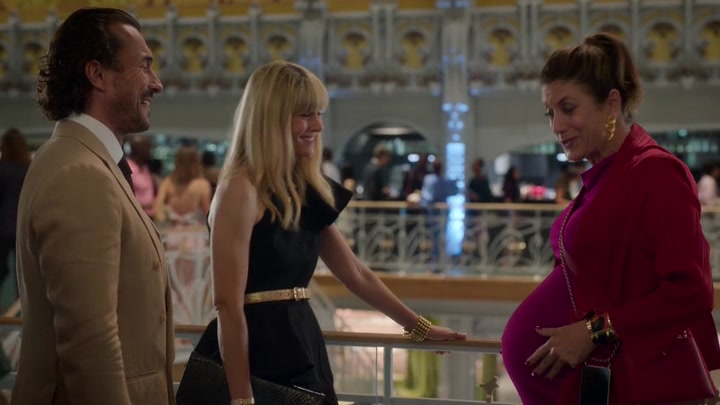 Emily_in_Paris_S02E09_WEBRip_x264-ION10_1982.jpg