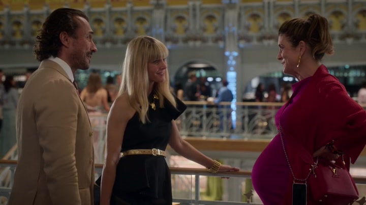 Emily_in_Paris_S02E09_WEBRip_x264-ION10_1986.jpg