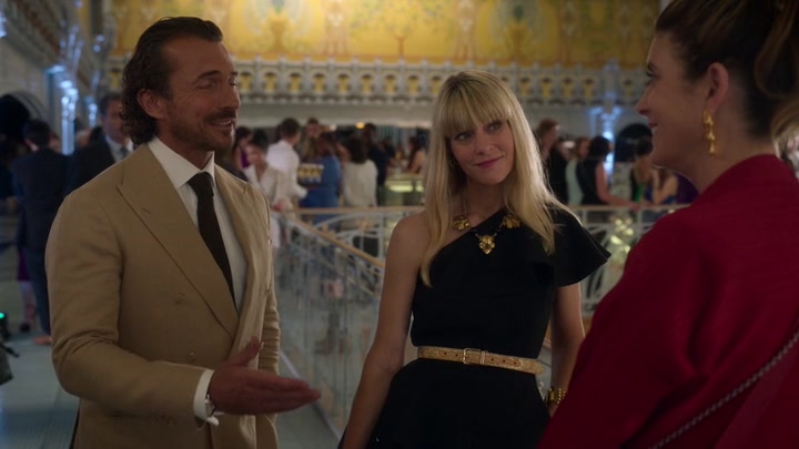 Emily_in_Paris_S02E09_WEBRip_x264-ION10_1993.jpg