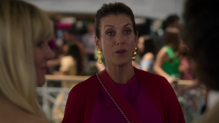 Emily_in_Paris_S02E09_WEBRip_x264-ION10_1996.jpg