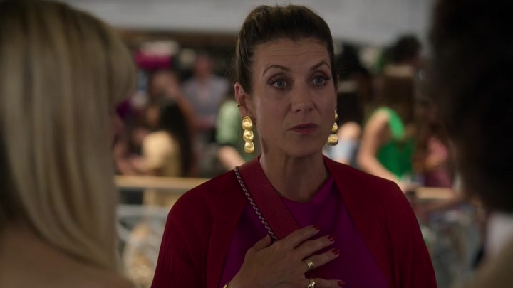 Emily_in_Paris_S02E09_WEBRip_x264-ION10_1997.jpg