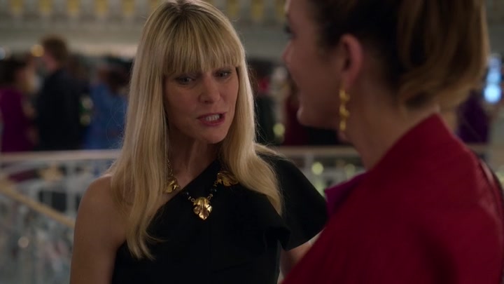 Emily_in_Paris_S02E09_WEBRip_x264-ION10_2012.jpg