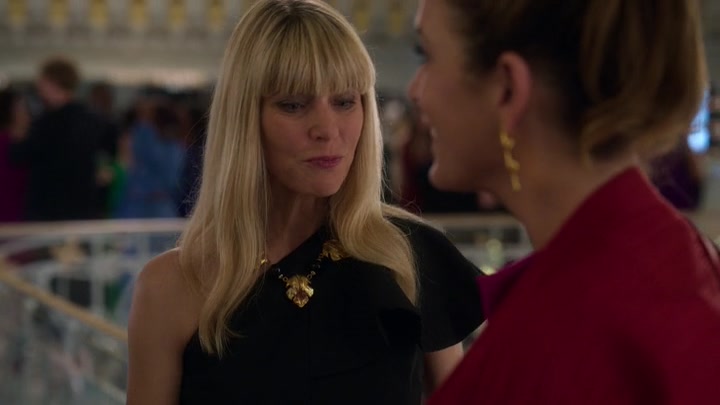 Emily_in_Paris_S02E09_WEBRip_x264-ION10_2013.jpg