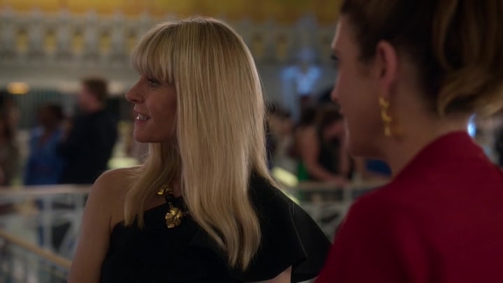 Emily_in_Paris_S02E09_WEBRip_x264-ION10_2024.jpg