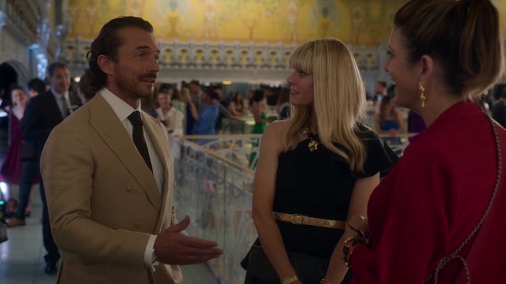 Emily_in_Paris_S02E09_WEBRip_x264-ION10_2025.jpg