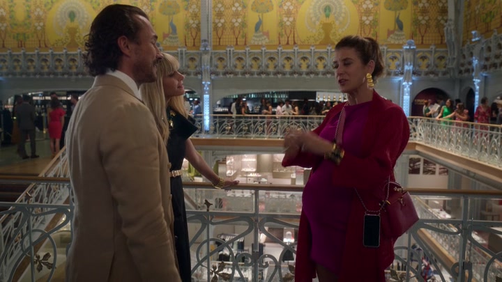 Emily_in_Paris_S02E09_WEBRip_x264-ION10_2032.jpg