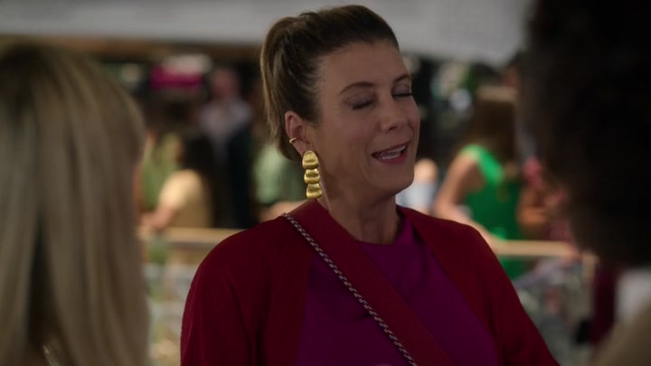 Emily_in_Paris_S02E09_WEBRip_x264-ION10_2037.jpg