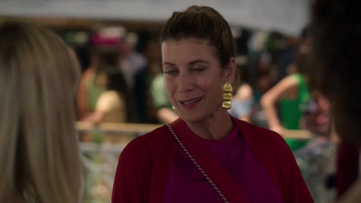 Emily_in_Paris_S02E09_WEBRip_x264-ION10_2044.jpg