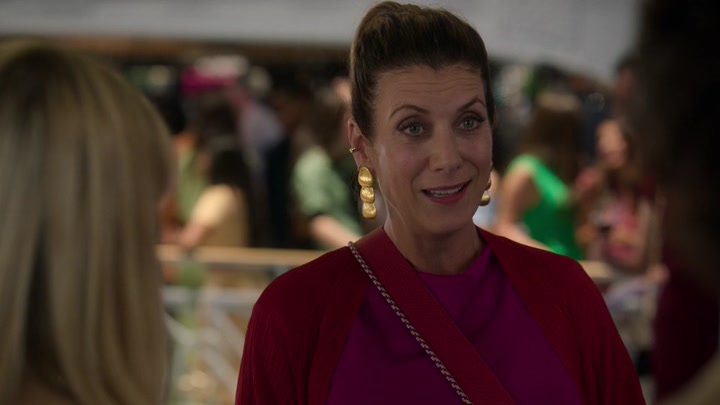 Emily_in_Paris_S02E09_WEBRip_x264-ION10_2054.jpg
