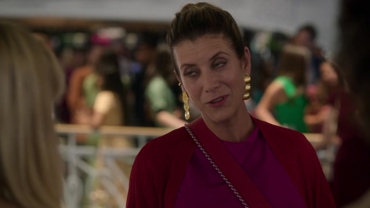 Emily_in_Paris_S02E09_WEBRip_x264-ION10_2061.jpg