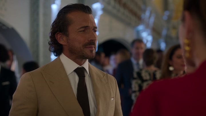 Emily_in_Paris_S02E09_WEBRip_x264-ION10_2076.jpg