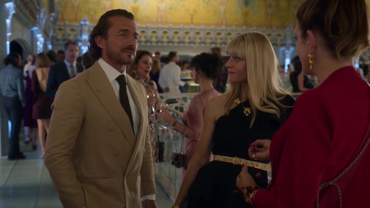 Emily_in_Paris_S02E09_WEBRip_x264-ION10_2080.jpg