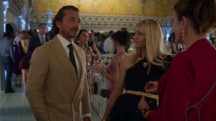Emily_in_Paris_S02E09_WEBRip_x264-ION10_2081.jpg