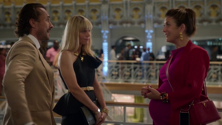 Emily_in_Paris_S02E09_WEBRip_x264-ION10_2087.jpg