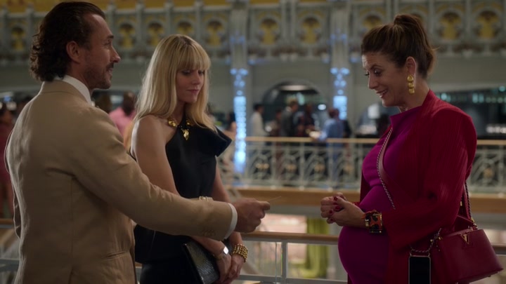 Emily_in_Paris_S02E09_WEBRip_x264-ION10_2089.jpg