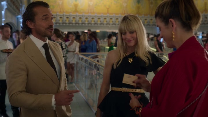 Emily_in_Paris_S02E09_WEBRip_x264-ION10_2092.jpg