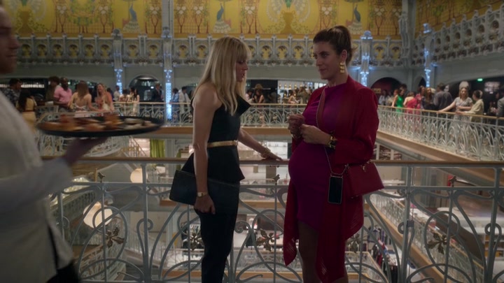 Emily_in_Paris_S02E09_WEBRip_x264-ION10_2100.jpg