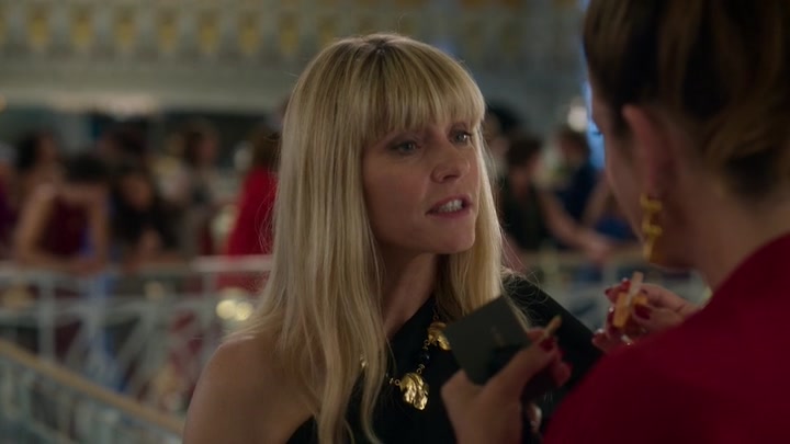 Emily_in_Paris_S02E09_WEBRip_x264-ION10_2122.jpg