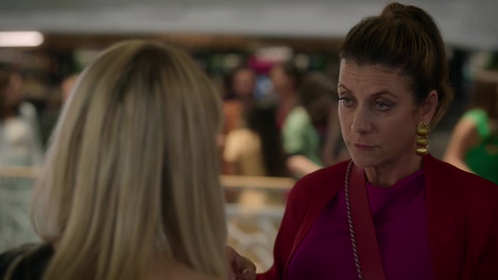 Emily_in_Paris_S02E09_WEBRip_x264-ION10_2135.jpg