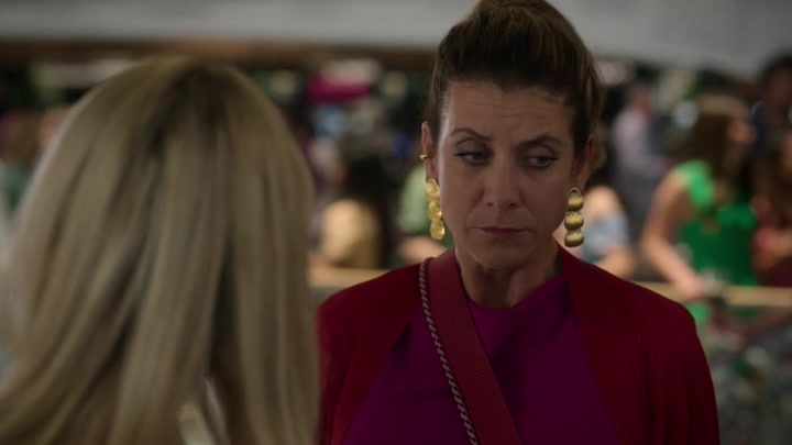Emily_in_Paris_S02E09_WEBRip_x264-ION10_2149.jpg