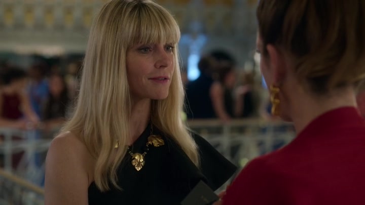 Emily_in_Paris_S02E09_WEBRip_x264-ION10_2159.jpg
