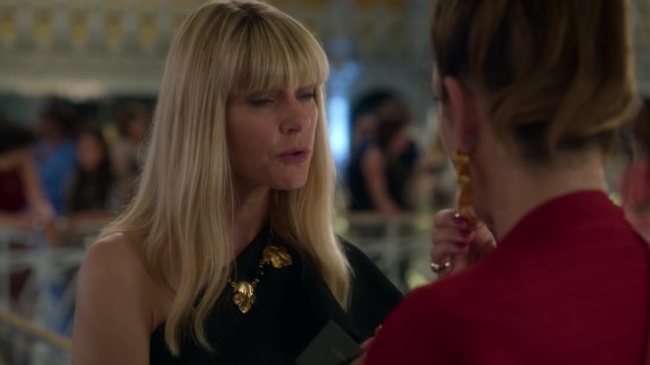 Emily_in_Paris_S02E09_WEBRip_x264-ION10_2165.jpg