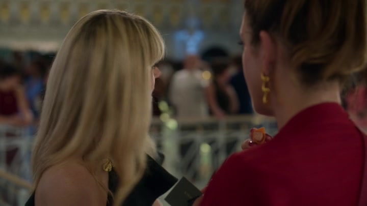 Emily_in_Paris_S02E09_WEBRip_x264-ION10_2181.jpg