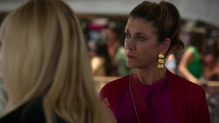 Emily_in_Paris_S02E09_WEBRip_x264-ION10_2188.jpg