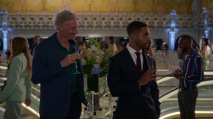 Emily_in_Paris_S02E09_WEBRip_x264-ION10_2214.jpg
