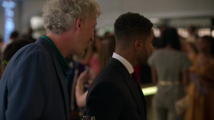 Emily_in_Paris_S02E09_WEBRip_x264-ION10_2216.jpg