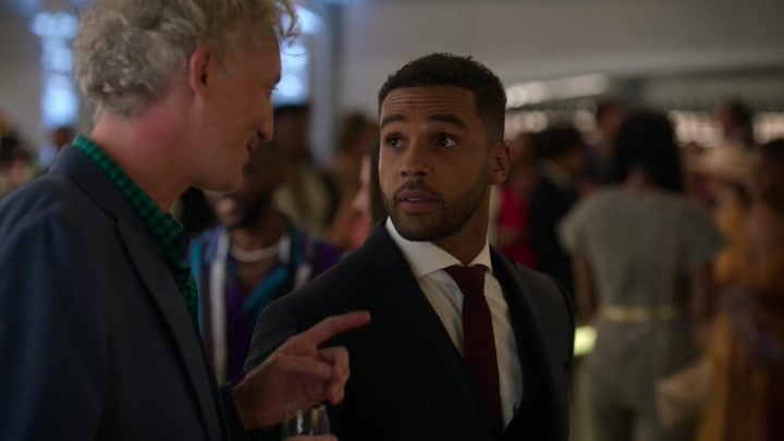 Emily_in_Paris_S02E09_WEBRip_x264-ION10_2218.jpg