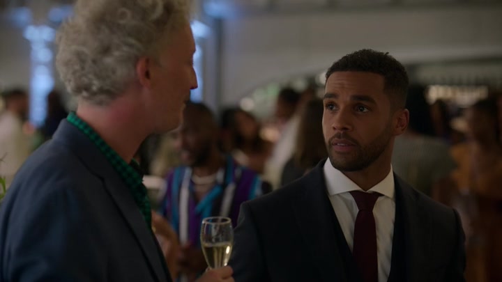 Emily_in_Paris_S02E09_WEBRip_x264-ION10_2223.jpg
