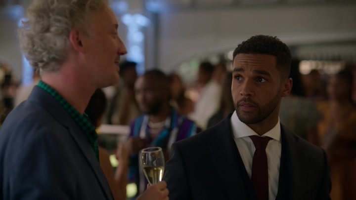 Emily_in_Paris_S02E09_WEBRip_x264-ION10_2225.jpg