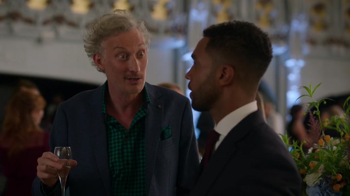 Emily_in_Paris_S02E09_WEBRip_x264-ION10_2229.jpg
