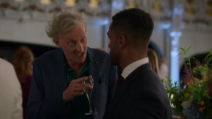 Emily_in_Paris_S02E09_WEBRip_x264-ION10_2250.jpg