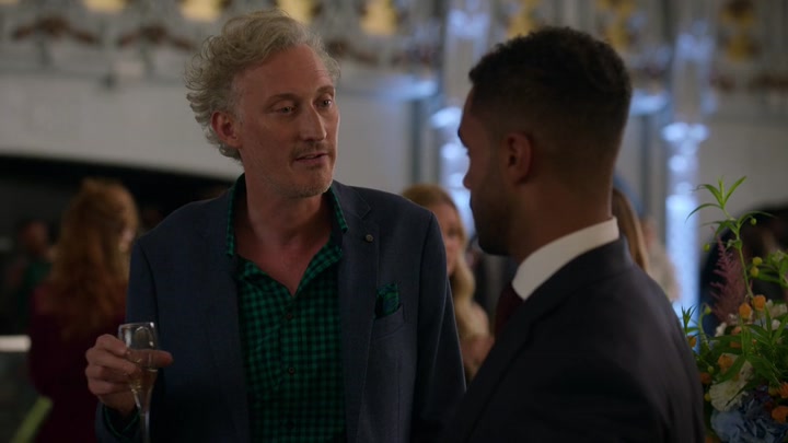 Emily_in_Paris_S02E09_WEBRip_x264-ION10_2270.jpg