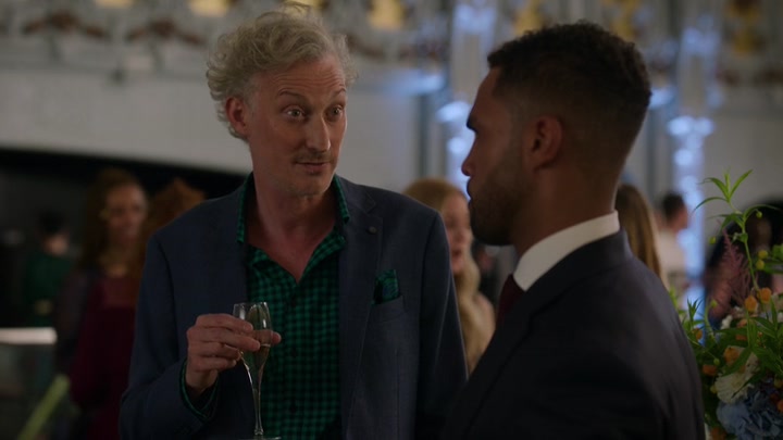Emily_in_Paris_S02E09_WEBRip_x264-ION10_2283.jpg