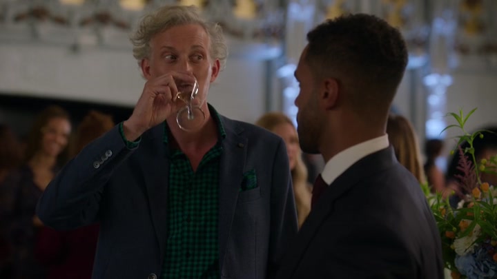Emily_in_Paris_S02E09_WEBRip_x264-ION10_2286.jpg