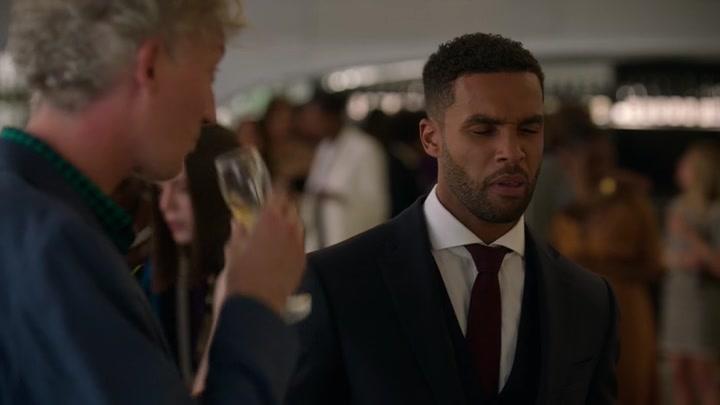 Emily_in_Paris_S02E09_WEBRip_x264-ION10_2288.jpg