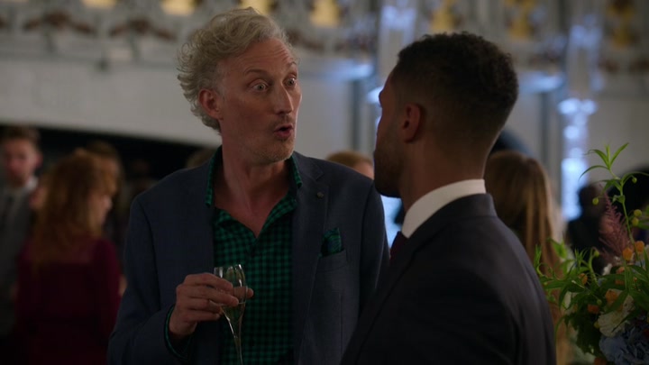 Emily_in_Paris_S02E09_WEBRip_x264-ION10_2299.jpg