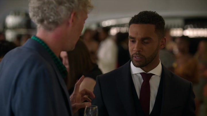 Emily_in_Paris_S02E09_WEBRip_x264-ION10_2310.jpg