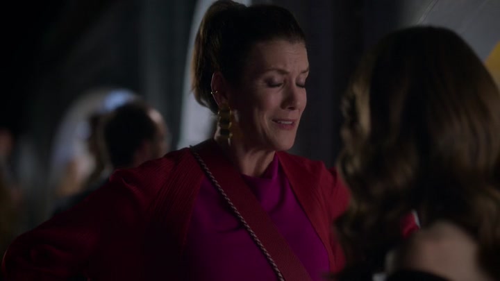 Emily_in_Paris_S02E09_WEBRip_x264-ION10_2363.jpg