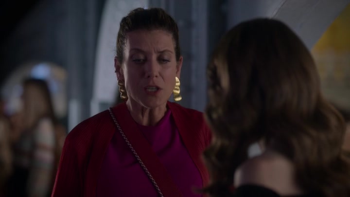 Emily_in_Paris_S02E09_WEBRip_x264-ION10_2382.jpg