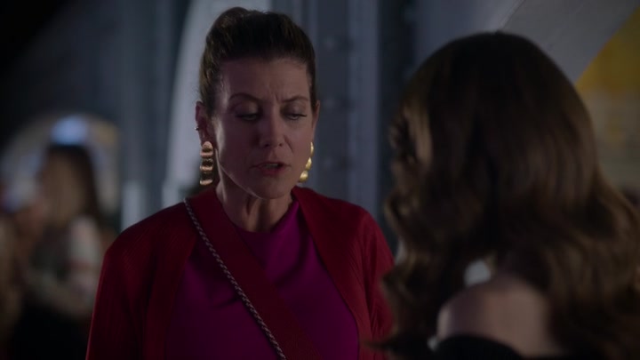 Emily_in_Paris_S02E09_WEBRip_x264-ION10_2383.jpg