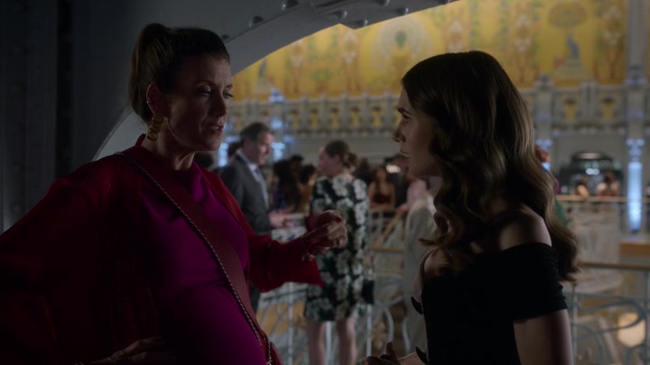 Emily_in_Paris_S02E09_WEBRip_x264-ION10_2390.jpg