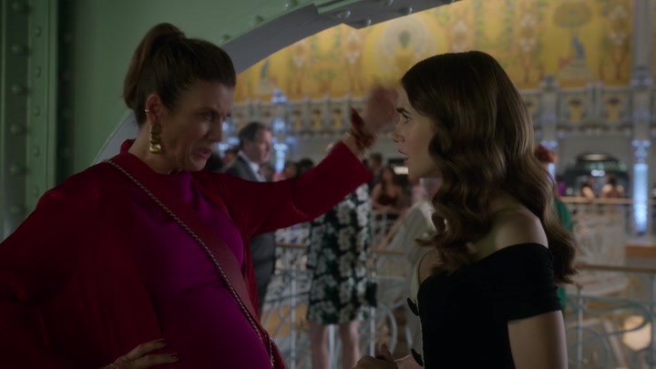 Emily_in_Paris_S02E09_WEBRip_x264-ION10_2393.jpg