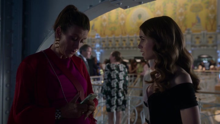 Emily_in_Paris_S02E09_WEBRip_x264-ION10_2441.jpg