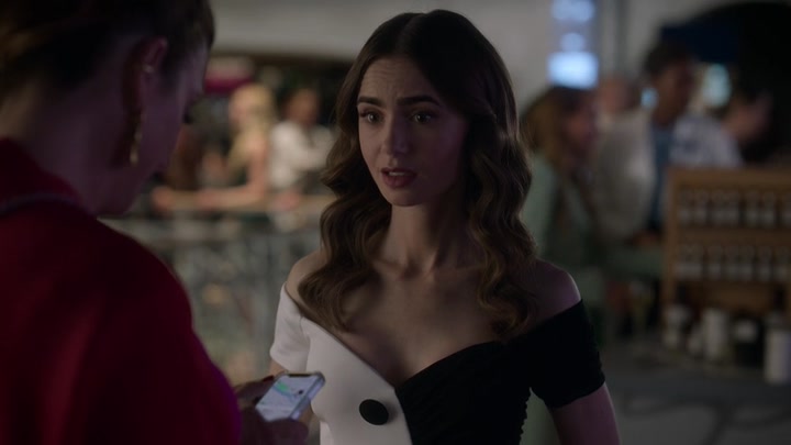 Emily_in_Paris_S02E09_WEBRip_x264-ION10_2449.jpg