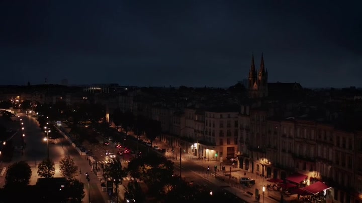 Emily_in_Paris_S02E09_WEBRip_x264-ION10_2453.jpg